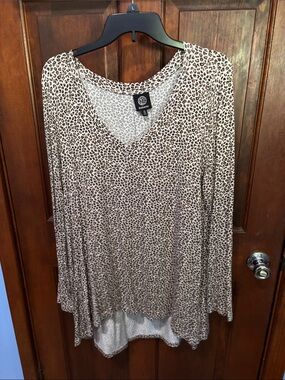 bobeau Taupe and Black Leopard V-Neck Long Sleeve Tunic